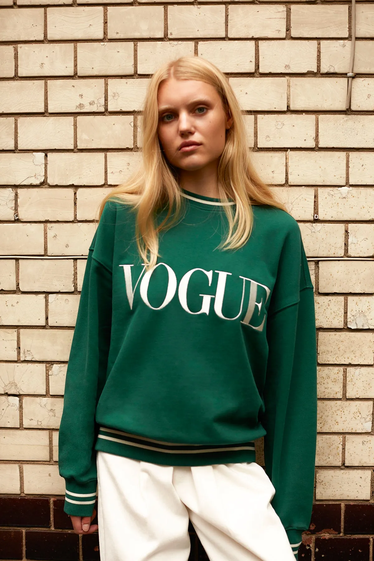 Felpa VOGUE Retro Sports verde con logo ricamato bianco-