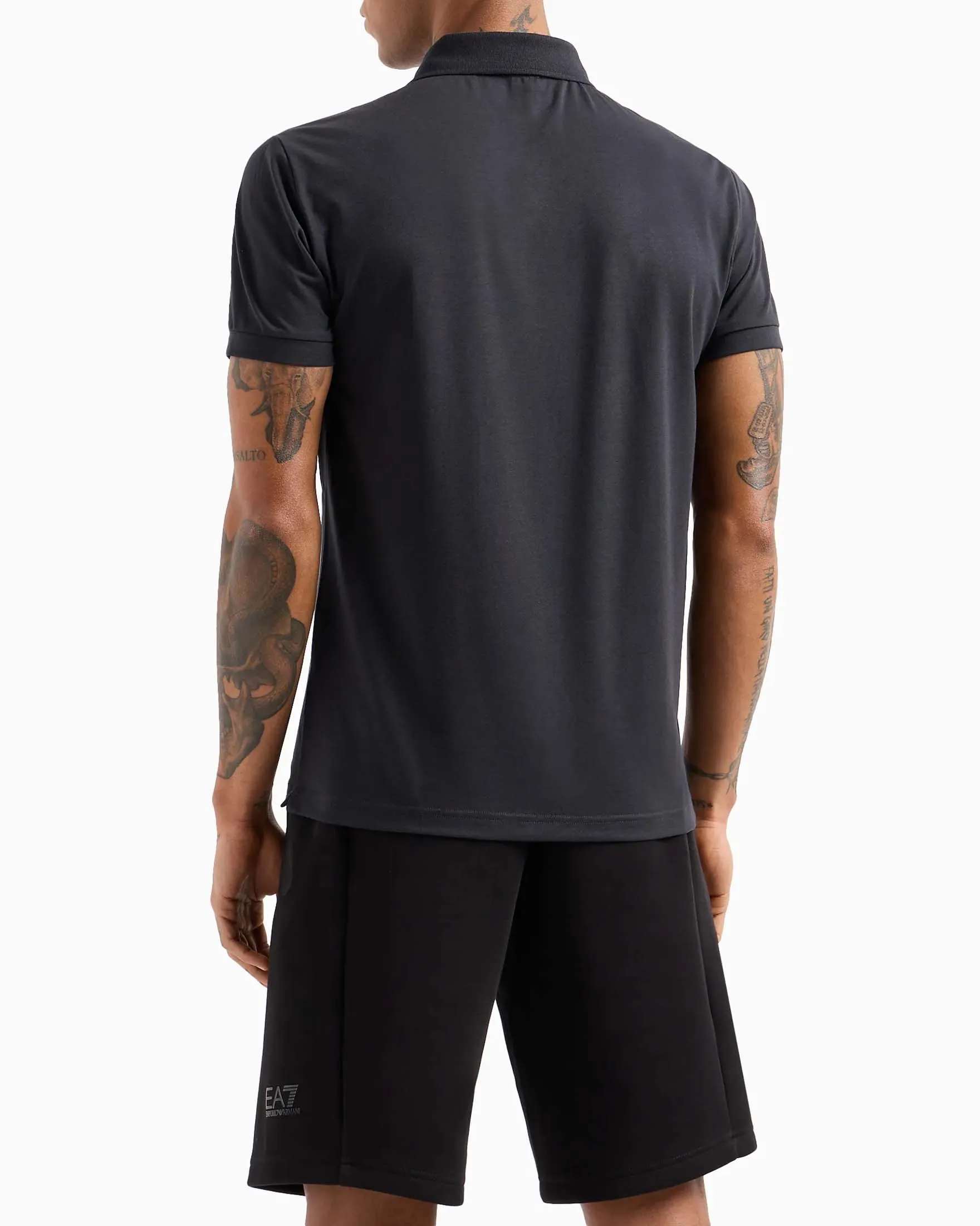 Polo blu in jersey di cotone stretch con dettaglio a 7 righe sulle spalle